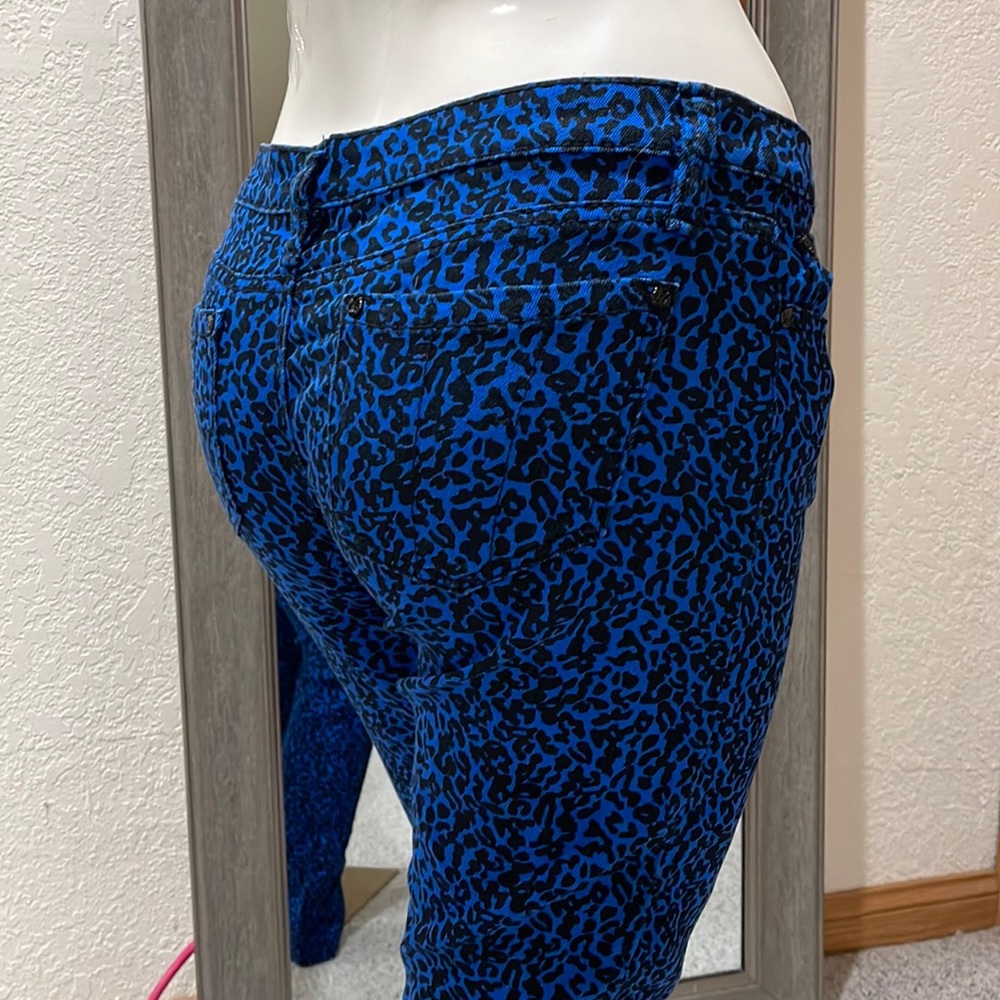 NWOT BLUE LEOPARD PRINT SKINNY LEG PANTS SZ 11 - Picture 3 of 7